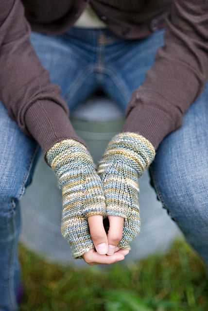 A Churchmouse Yarns and Teas Pattern - Welted Fingerless Gloves (PDF)