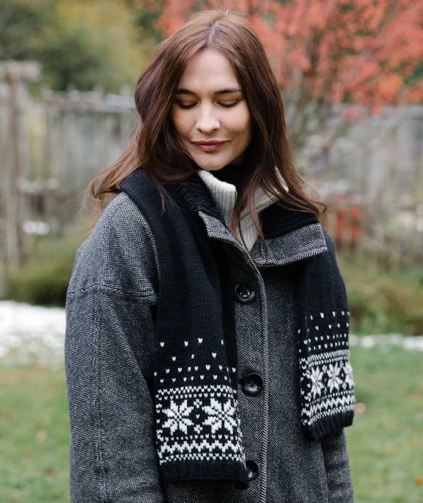 A Churchmouse Yarns and Teas Pattern - Snowflake Hat & Muffler (PDF)