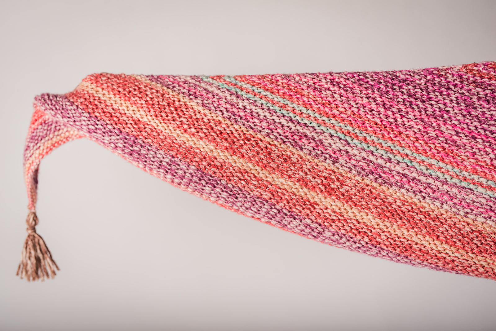 A Juniper Moon Farms Cumulus Dappled Pattern - Rif Mountain Stole (PDF)