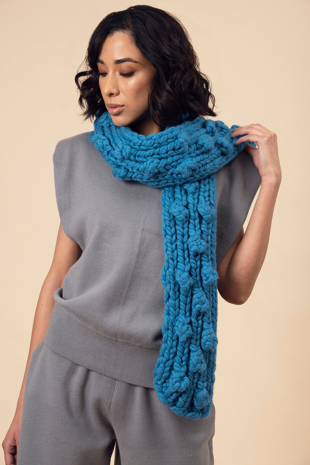 z FREE Amano Yana XL Pattern - Carlota Scarf (PDF)