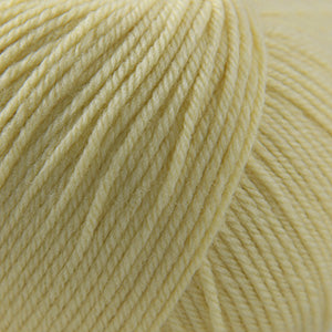 Cascade 220 Superwash - Soft Pastel Yellow (Color #824) - Dye Lot 7I6963