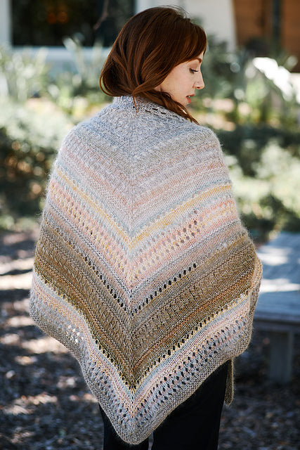 A Trendsetter Nuance Pattern - Trangle Shawl 6500S (PDF)