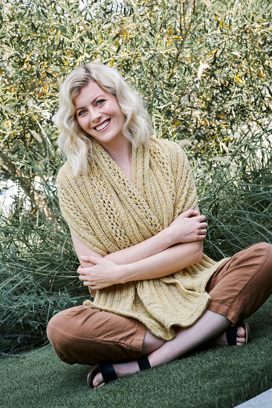A Trendsetter Vibe Pattern - #6901-M - Vibe Ribbed Mitered & Eyelet Wrap (PDF)