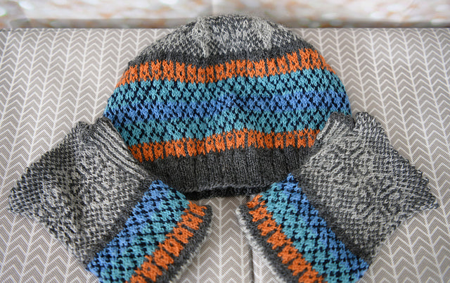 A FREE Cascade 220 Fingering Pattern - Wheel of Hearts Beanie & Gauntlets (PDF)Knitting Pattern on Sale at Little Knits