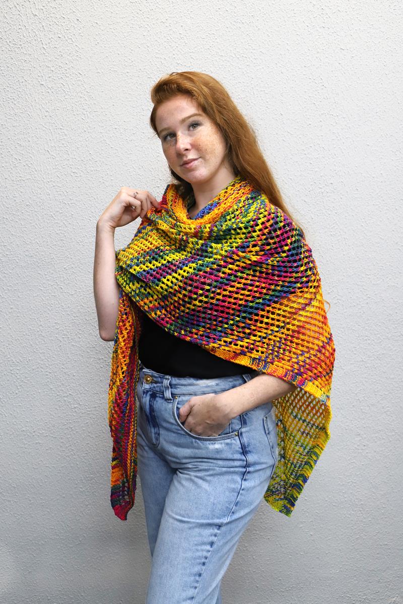 A FREE Circulo Whoopee Pattern - Paraty Shawl (PDF)Knitting pattern on sale at Little Knits 