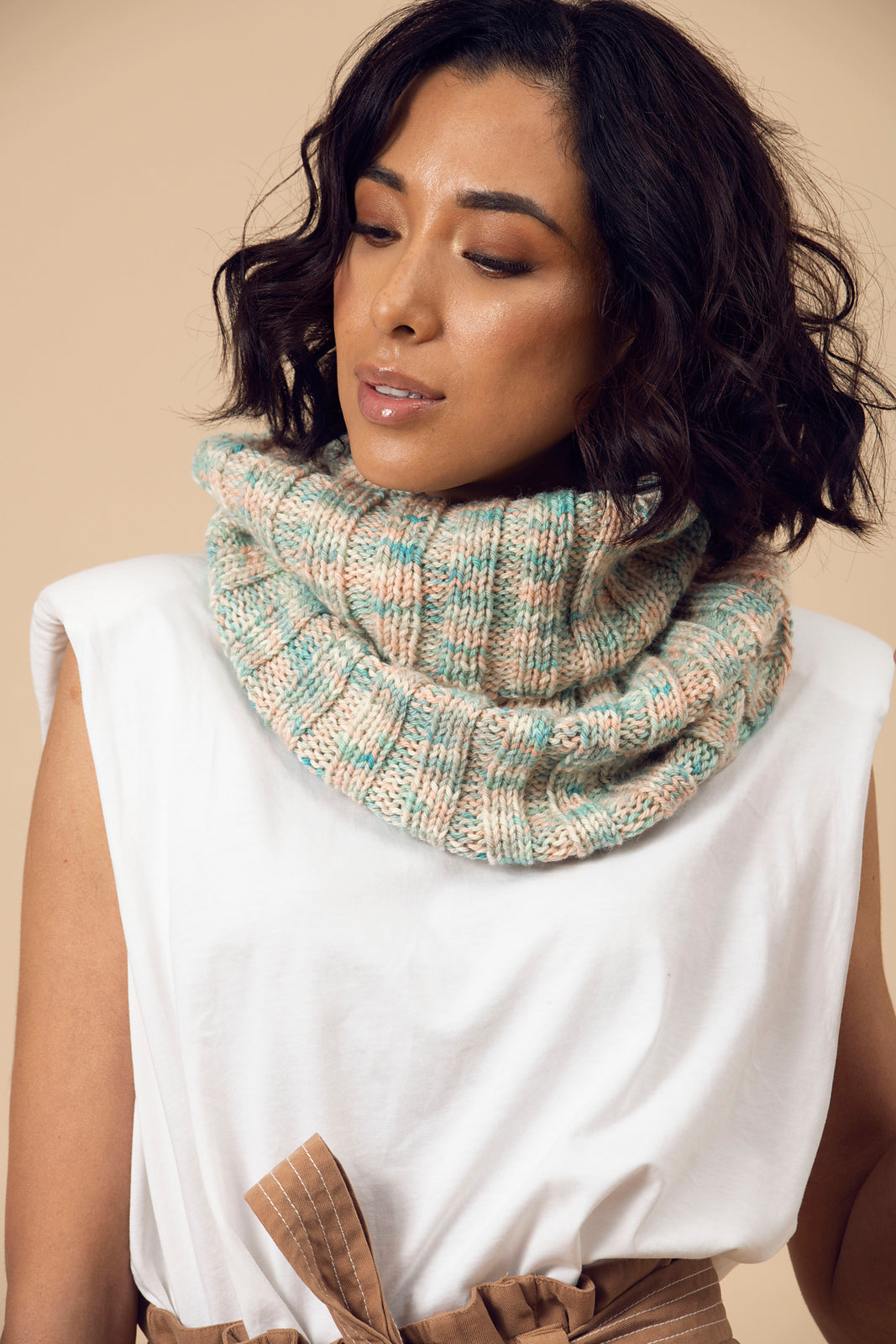 An Amano Knitting Pattern - Raisa Cowl (PDF) free knitting pattern at Little Knits