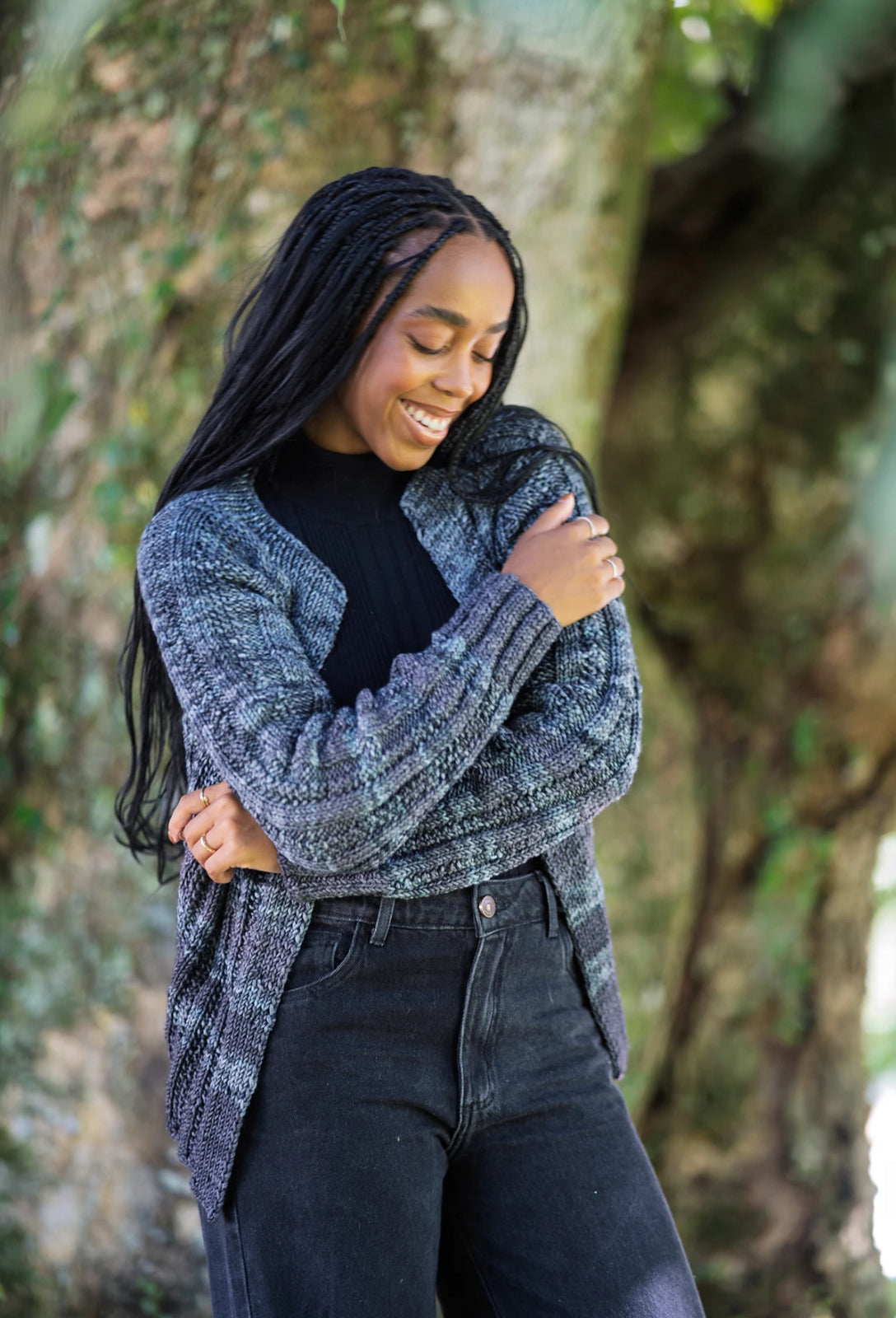 A FREE Circulo Bossa Nova Pattern - Bella Cardigan (PDF) - FREE PATTERN LINK IN DESCRIPTION