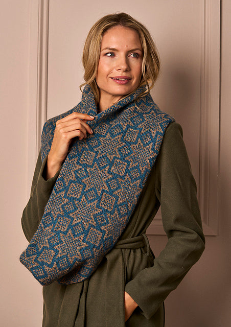 A Rowan Moordale Pattern - Bright Star Cowl (PDF)
