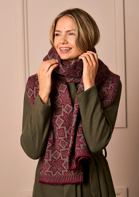 A Rowan Moordale Pattern - Bright Star Scarf (PDF)