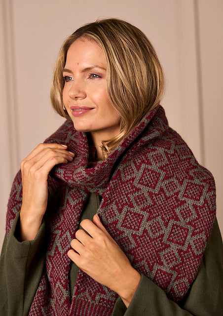A Rowan Moordale Pattern - Bright Star Scarf (PDF)