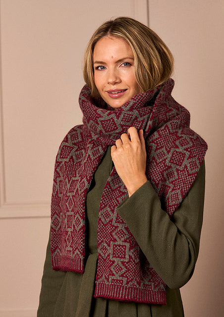 A Rowan Moordale Pattern - Bright Star Scarf (PDF)