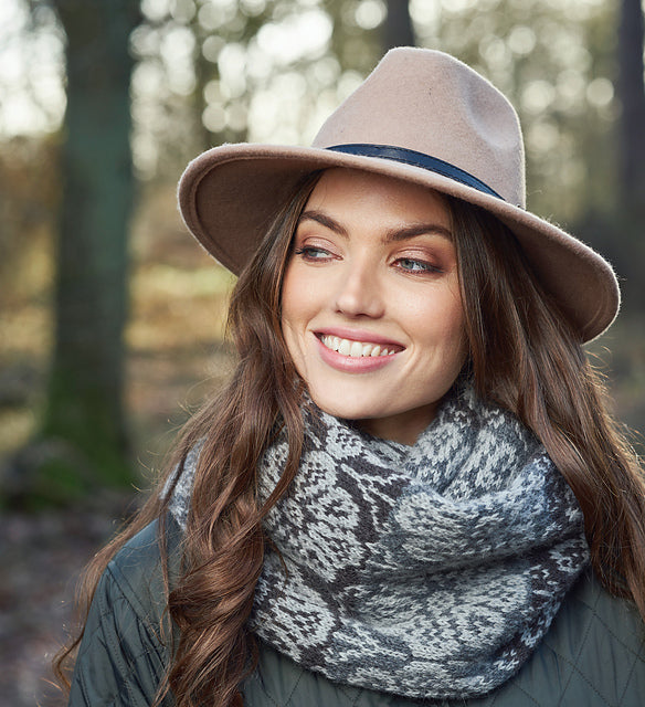 A Rowan Alpaca Soft DK Pattern - Cosmos Cowl (PDF)