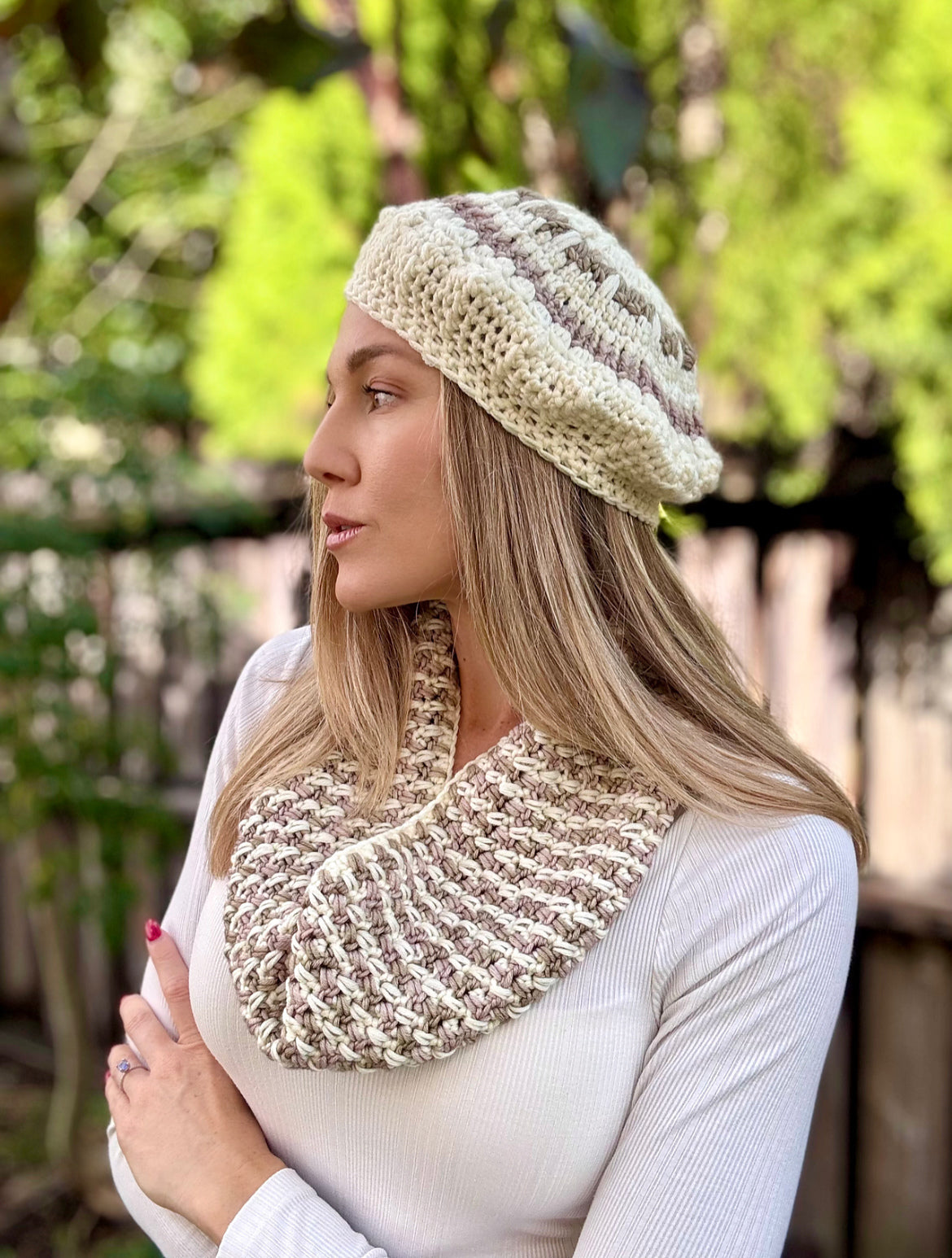 A FREE Circulo Bossa Nova Crochet Pattern - Cowl and Beret Set (PDF) - FREE PATTERN LINK IN DESCRIPTION