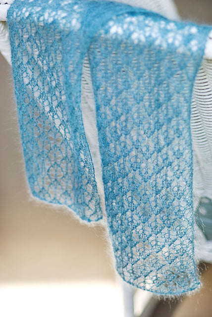 A Churchmouse Yarns and Teas Pattern - English Mesh Lace Scarf (PDF)