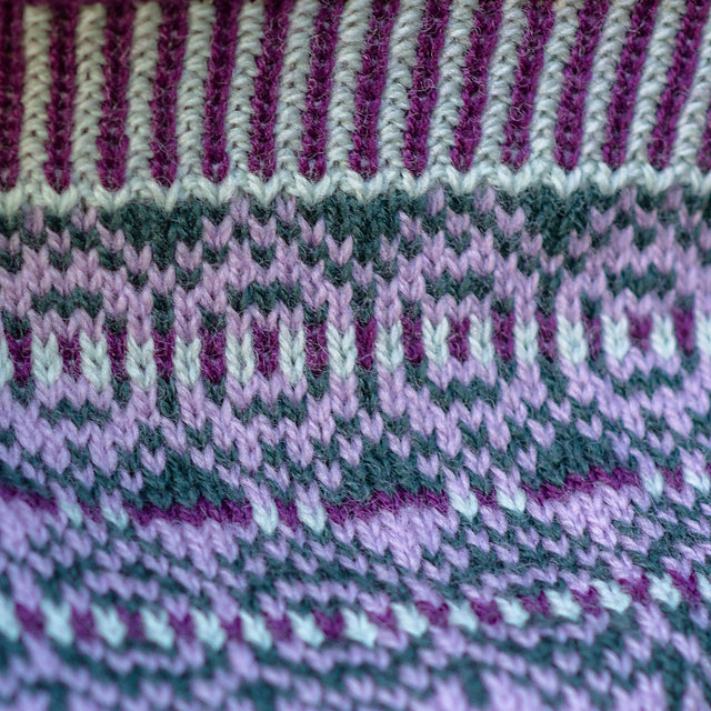 A FREE Cascade 220 Fingering Pattern - Geometric Reflections Cowl (PDF)