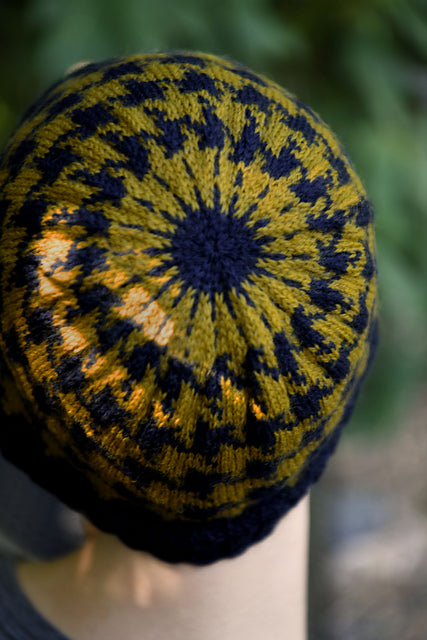 A FREE Cascade 220 Fingering Pattern - Houndstooth Beanie (PDF)