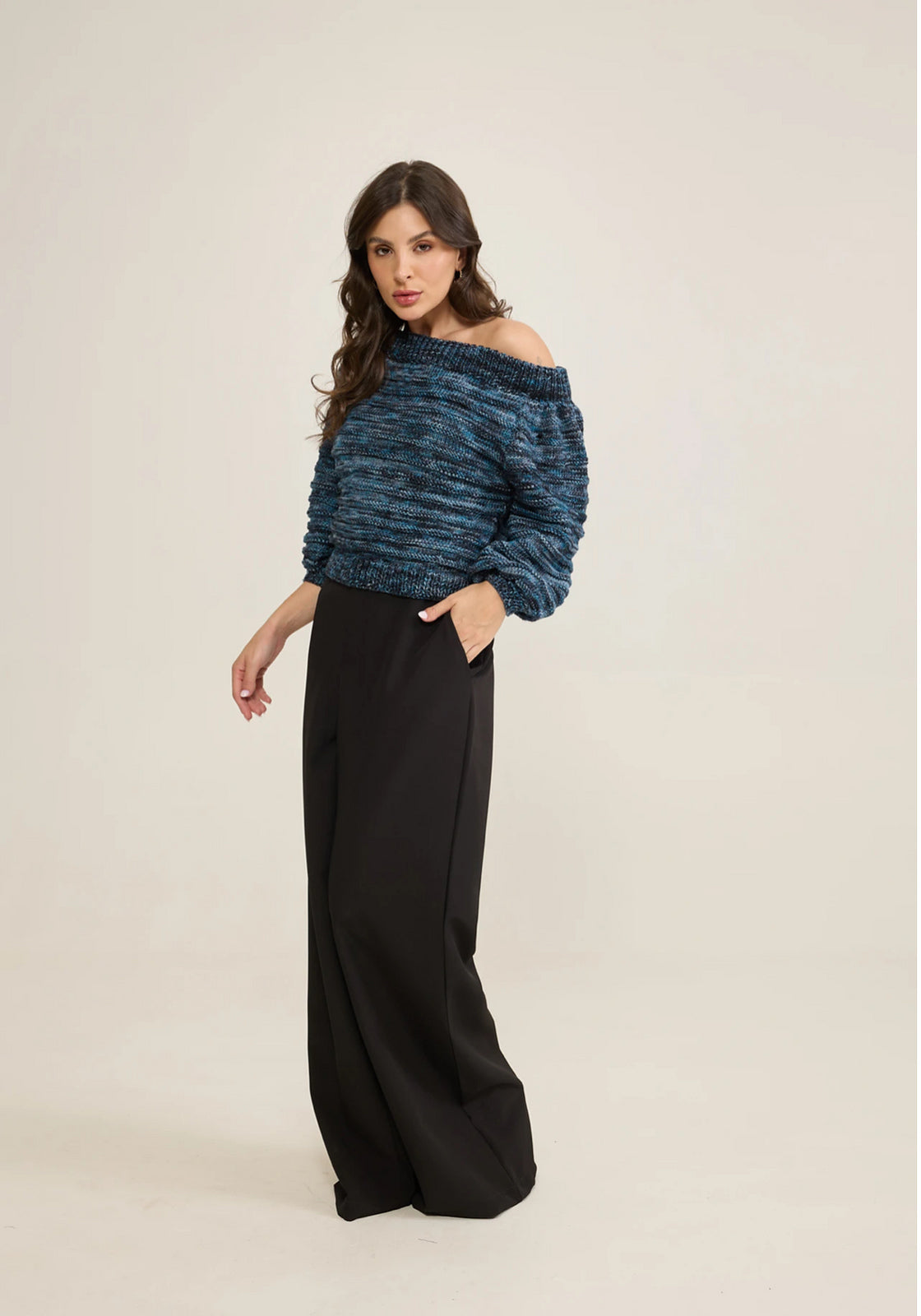A FREE Circulo Bossa Nova Pattern - Iris Top (PDF) - FREE PATTERN LINK IN DESCRIPTION