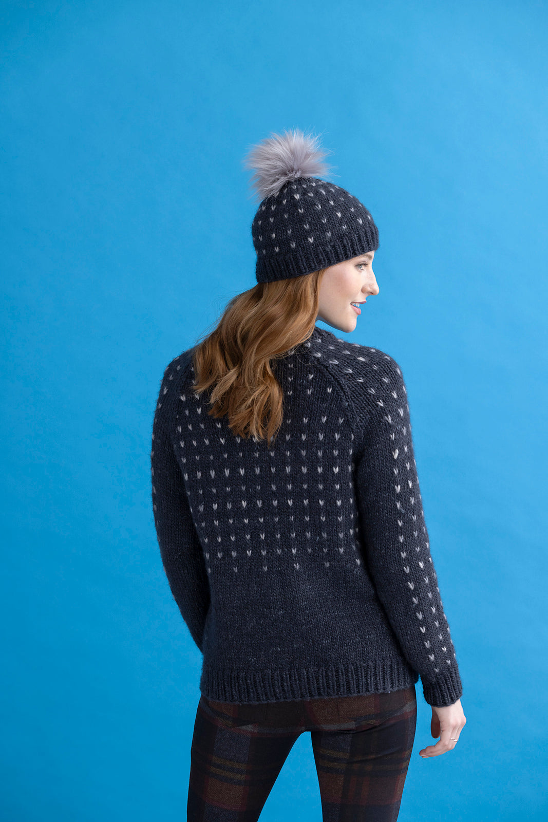 A Juniper Moon Farm Moonshine Bulky and Bulky Dappled Pattern - Oslo Nights (PDF)
