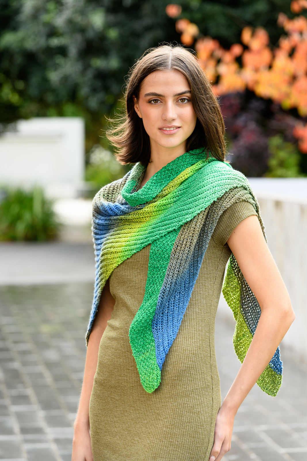 A Juniper Moon Farm Iridescence Pattern - Kilbie Shawl (PDF