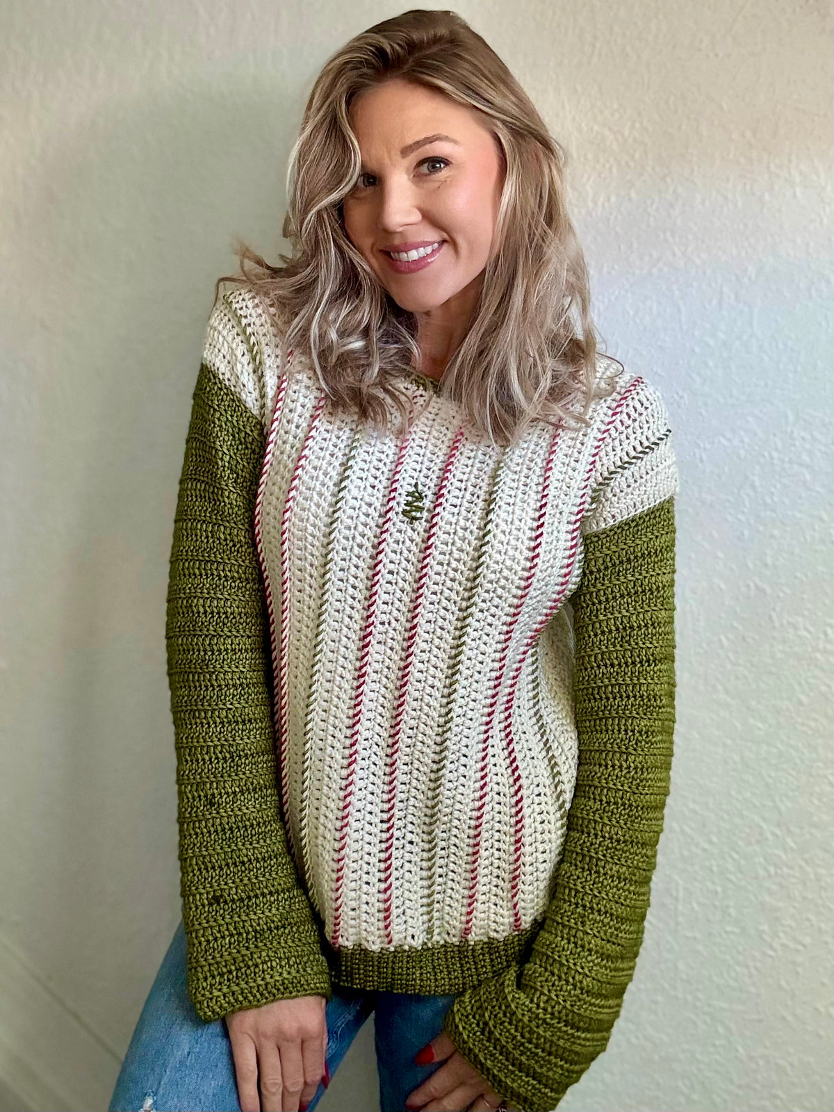 A FREE Circulo Bossa Nova Crochet Pattern - Merry Little Sweater (PDF) - FREE PATTERN LINK IN DESCRIPTION