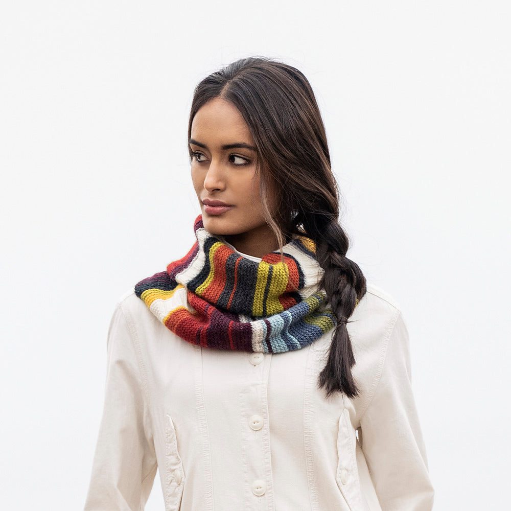 A FREE Blue Sky Fibers Woolstok Light Pattern - 14 Color Woolstok Light Cowl (PDF)