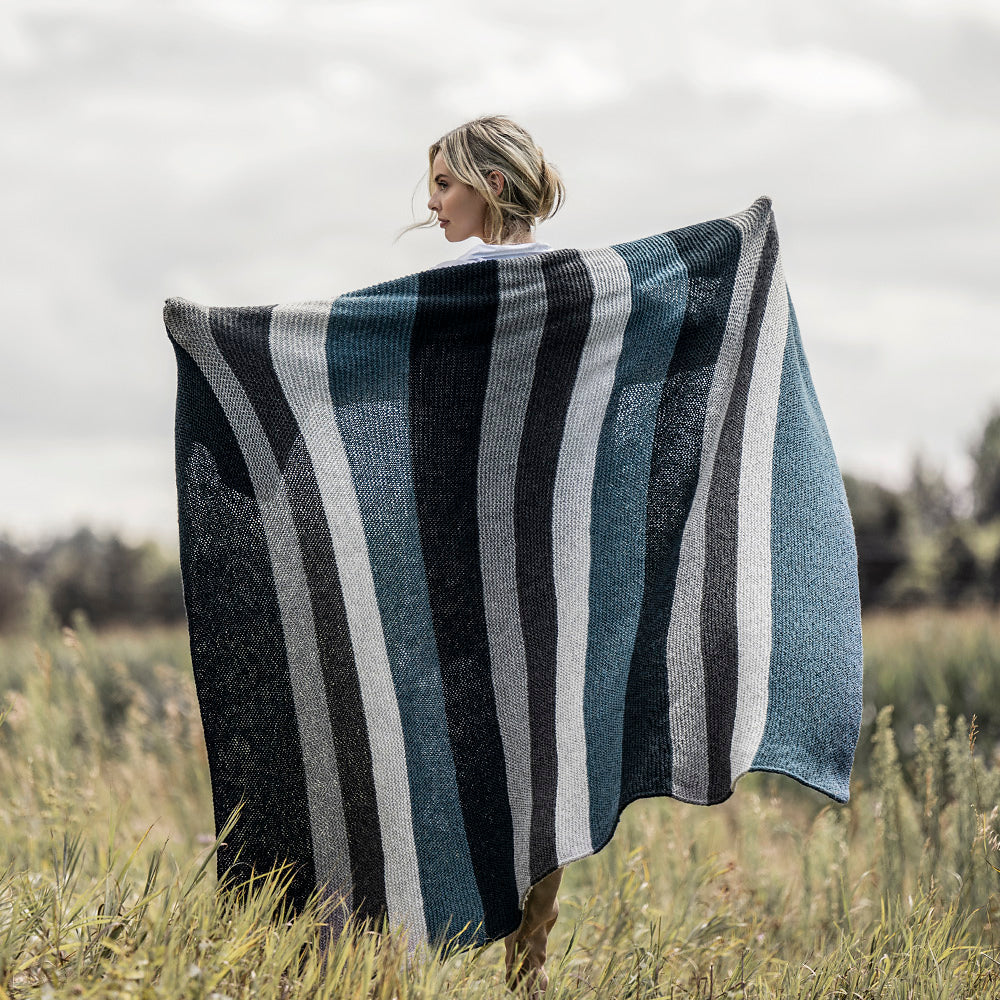 A FREE Blue Sky Fibers Woolstok Worsted Pattern - Berkeley Blanket (PDF)