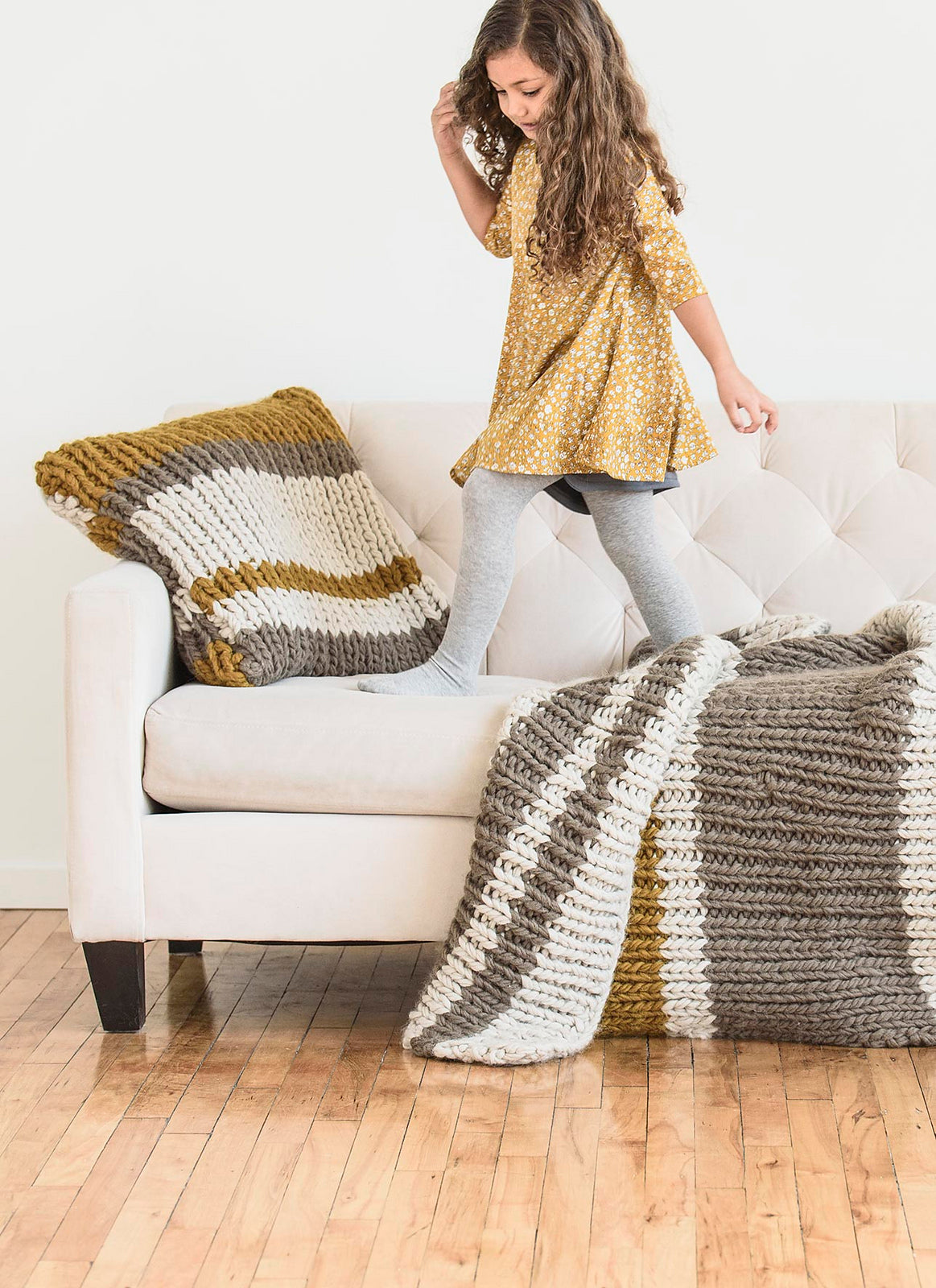 A FREE Blue Sky Fibers Bulky Pattern - Bayport Pillow & Throw (PDF)