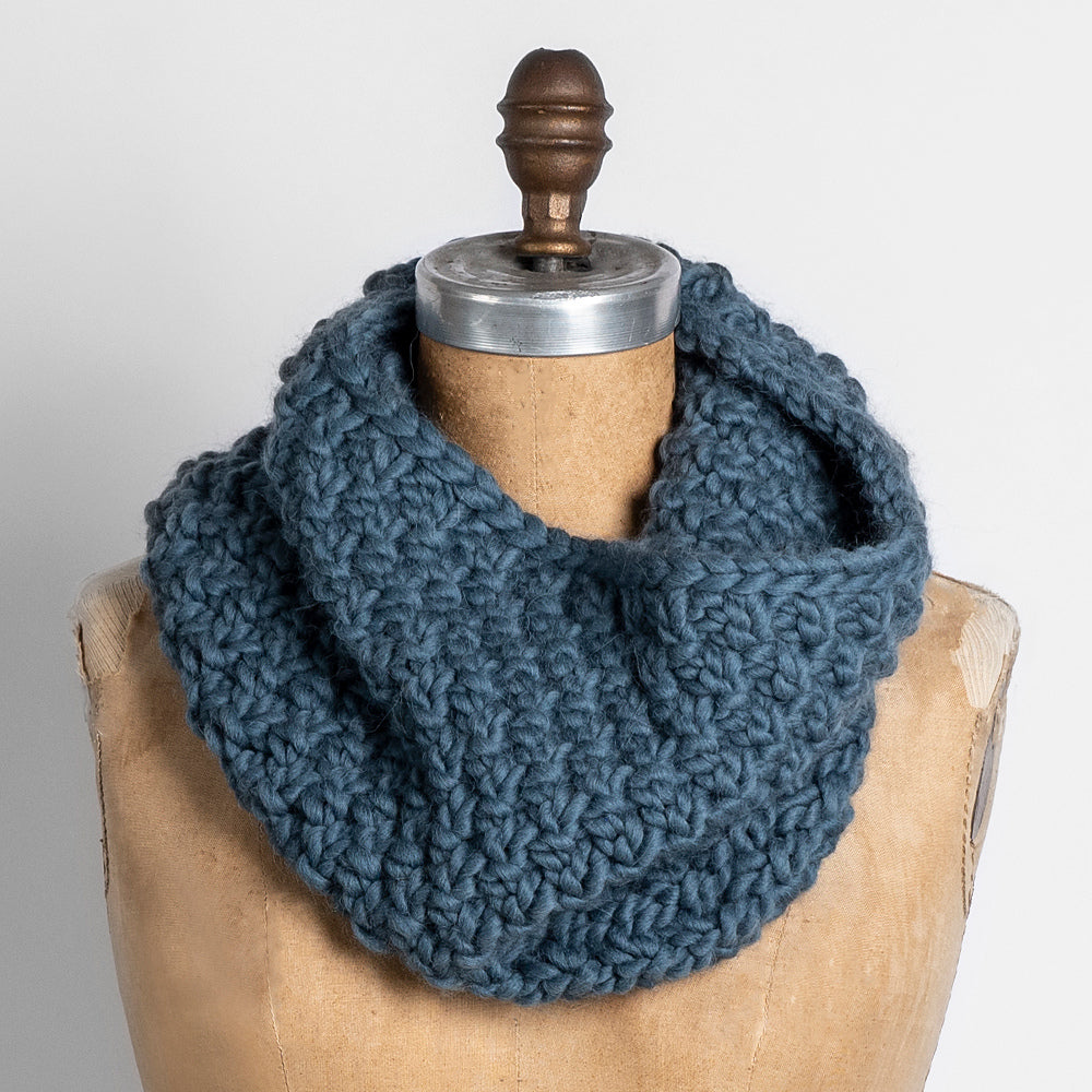 A FREE Blue Sky Fibers Bulky Pattern - Lutsen Cowl (PDF)
