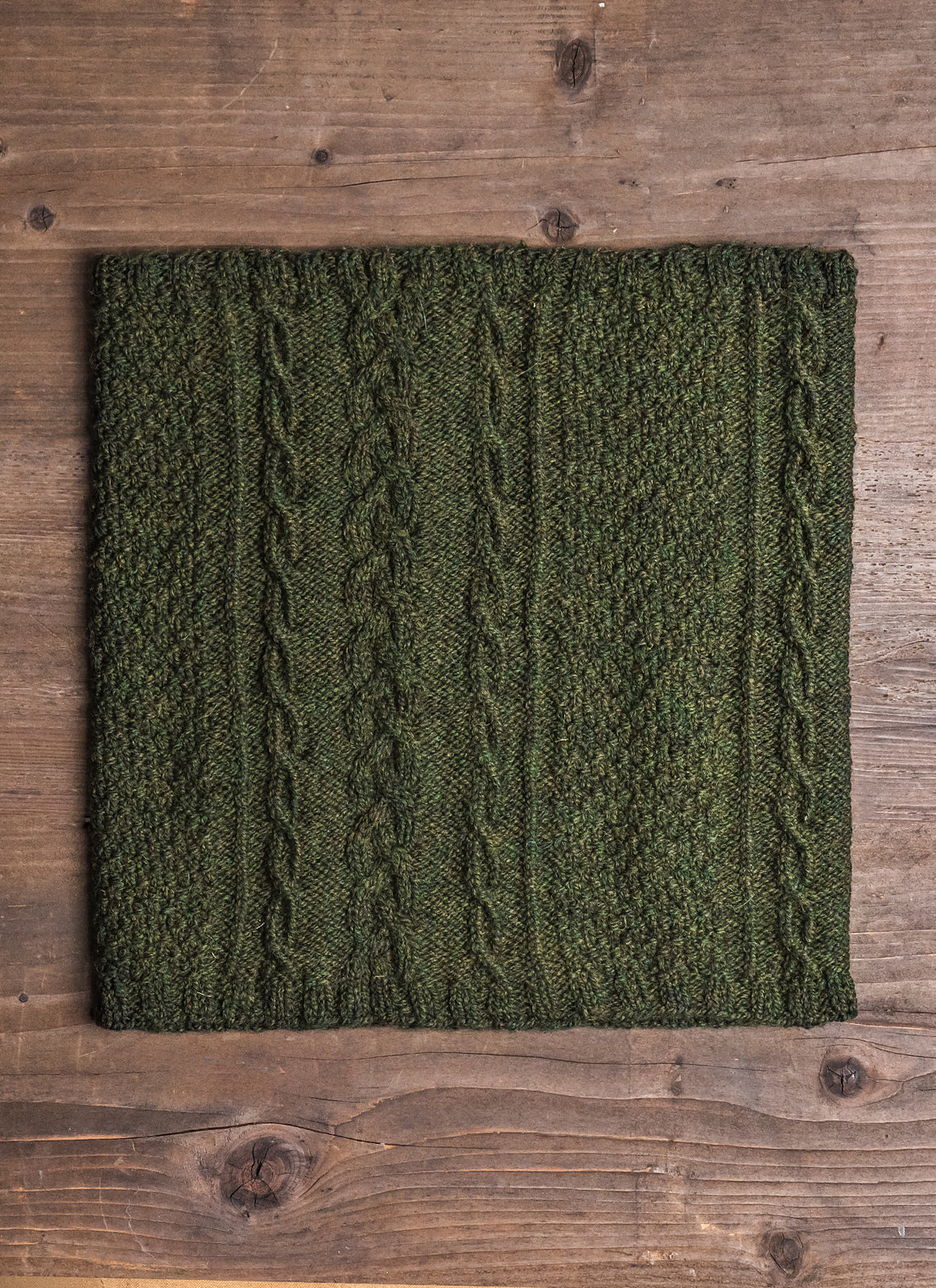 A FREE Blue Sky Fibers Woolstok Worsted Pattern - Royal Oak Cowl (PDF)