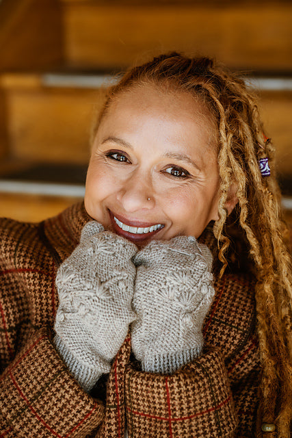A FREE Yarn Citizen Pattern - Sakura Mittens (PDF)