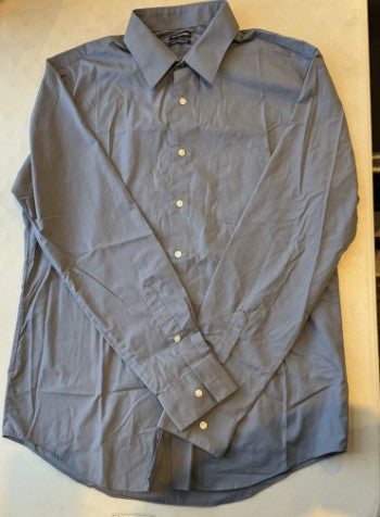 Van Heusen Men's Dress Shirt Fitted Poplin Solid Size: 16 Neck 34/35 Sleeve Large