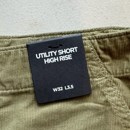 NWT Silver Jeans Co. Women's High Rise Cargo Shorts-Legacy Size: W32 L3.5
