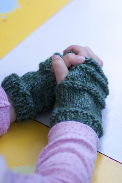A FREE Cascade 220 Pattern - Fingerless Gloves (PDF)