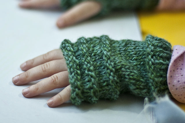 A FREE Cascade 220 Pattern - Fingerless Gloves (PDF)