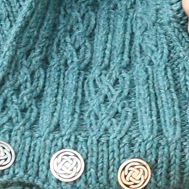A FREE Cascade 220 Pattern - Celtic Cable and Rib Cowl (PDF)