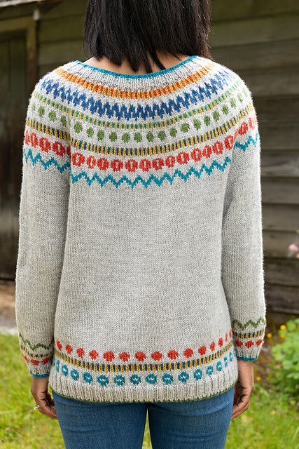 A FREE Cascade 220 Pattern - Slightly Oversized Color Yoke Pullover (PDF)