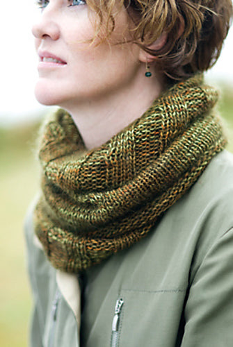 A Churchmouse Yarns and Teas Pattern - Annabella’s Cowl (PDF)