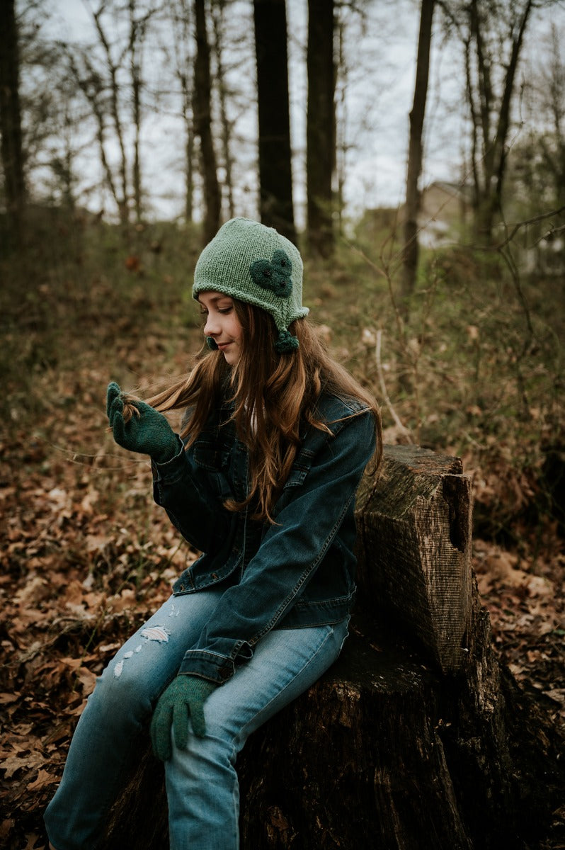 A Juniper Moon Farm Santa Cruz Pattern - Arabesque Cloche and Gloves (PDF)