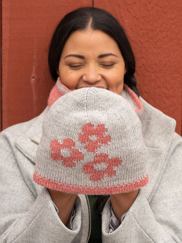 A Berroco Lanas Light Pattern - Chicory Hat and Cowl (PDF)