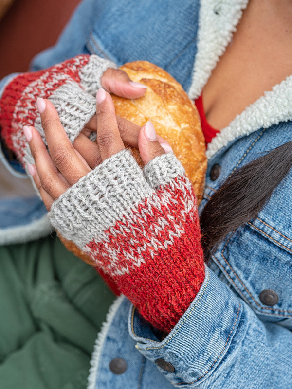 A Berroco Lanas Light Pattern - Farmstead Beret and Mitts (PDF)