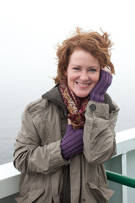 A Churchmouse Yarns and Teas Pattern - Ferryboat Mitts (PDF)