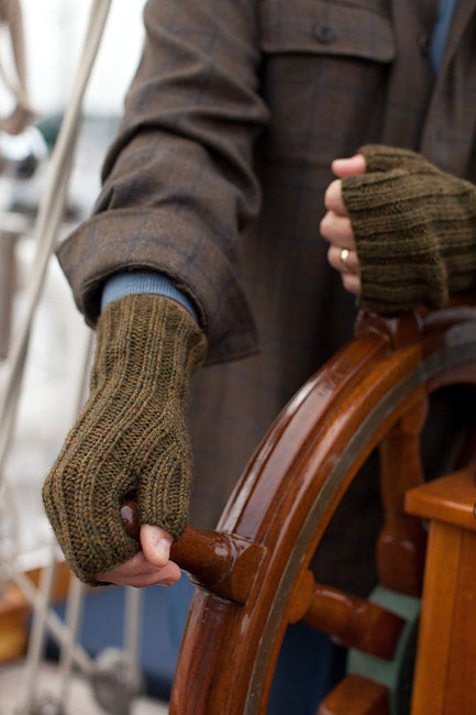 A Churchmouse Yarns and Teas Pattern - Ferryboat Mitts (PDF)