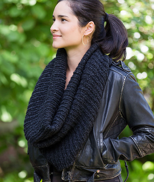 A Churchmouse Yarns and Teas Pattern - Half & Half Cowl (PDF)