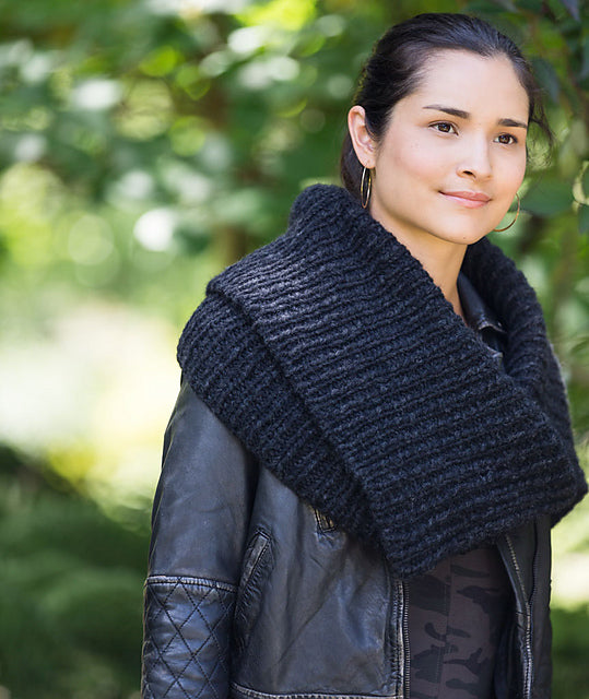A Churchmouse Yarns and Teas Pattern - Half & Half Cowl (PDF)