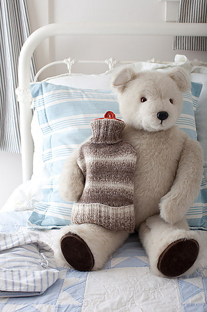 A Churchmouse Yarns and Teas Pattern - Hot Water Bottle Cozy (PDF)