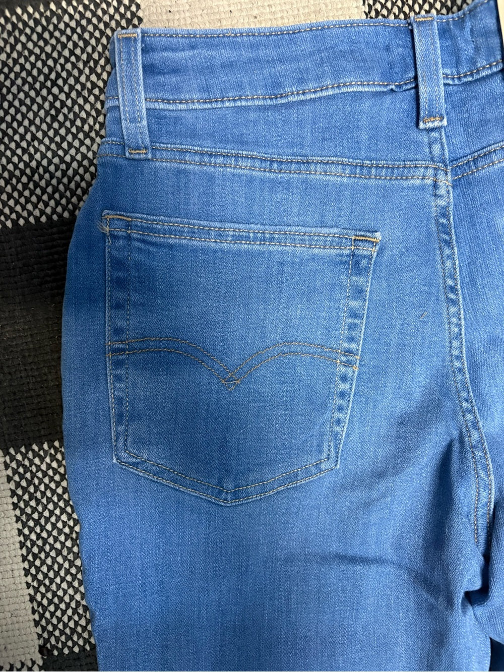 NWT, Levi's Womens 725 High Rise Bootcut. Size: 29x30