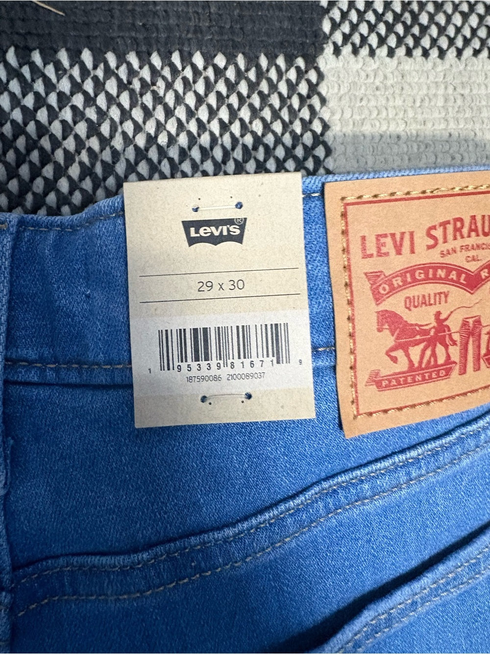 NWT, Levi's Womens 725 High Rise Bootcut. Size: 29x30