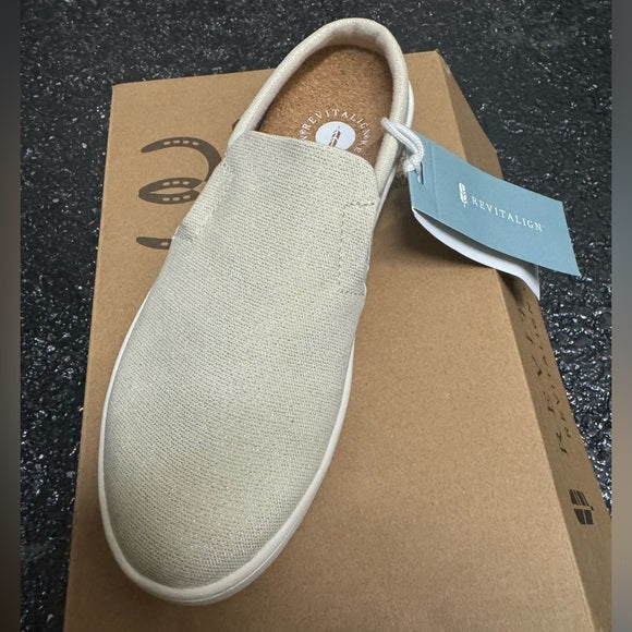 REVITALIGN Women's Sparrow Sneaker - White/Gold Size 6.5 B