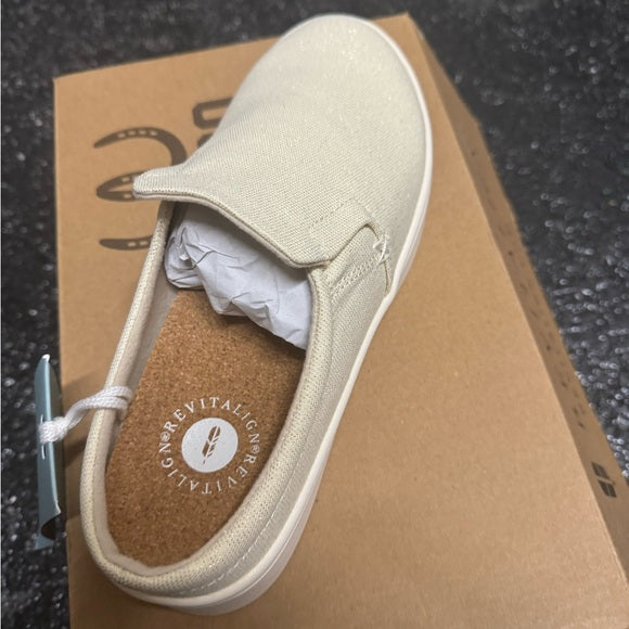 REVITALIGN Women's Sparrow Sneaker - White/Gold Size 6.5 B