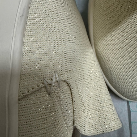 REVITALIGN Women's Sparrow Sneaker - White/Gold Size 6.5 B